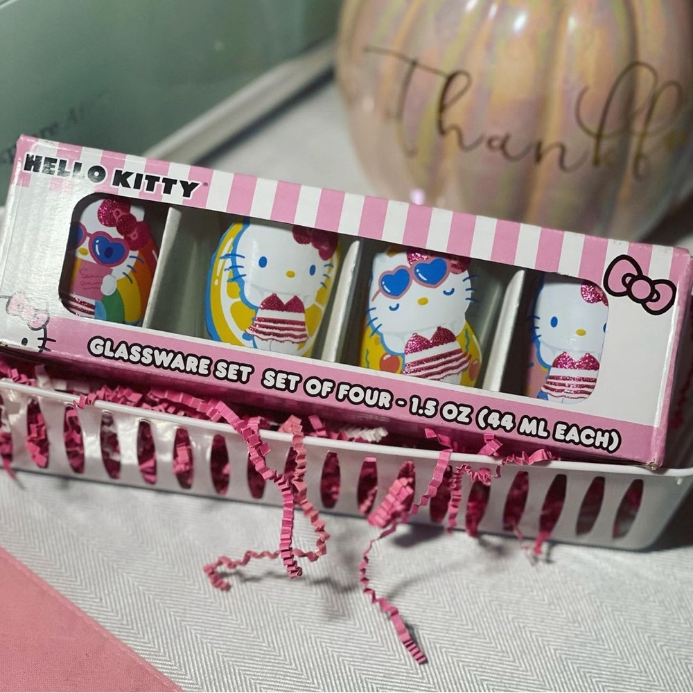 HELLO KITTY GLASSWARE SET OF 4